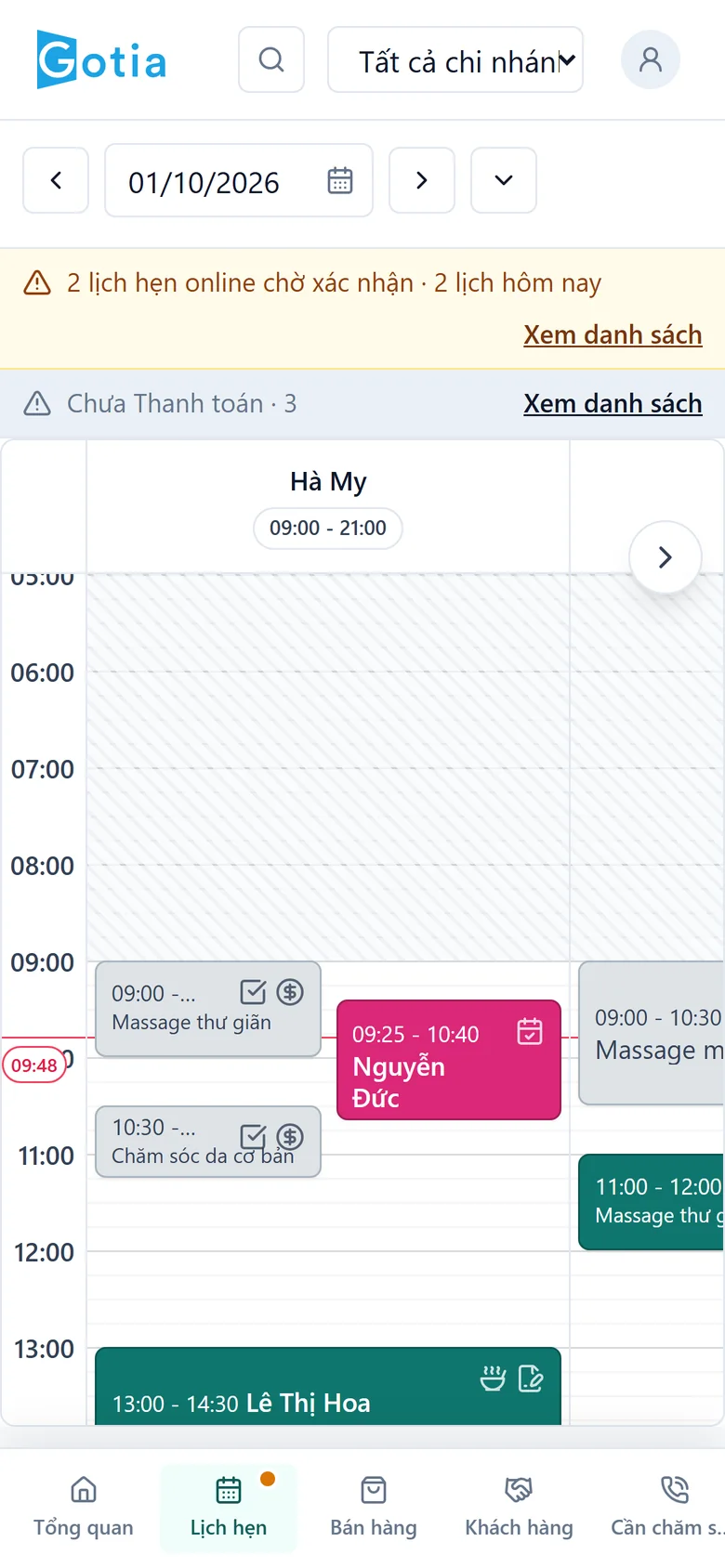 Màn lịch hẹn của Gotia trên điện thoại: lịch trong ngày theo nhân viên và thanh điều hướng dưới